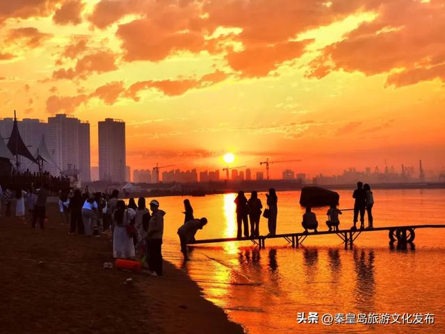 来秦皇岛赴一场美妙的「海上日出」之旅吧！附日出时刻表