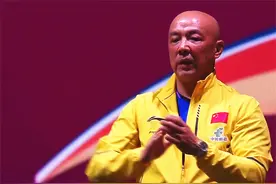 肖战被气惨！还没等林诗栋、蒯曼收拾完装备，背起包直接离场了图片