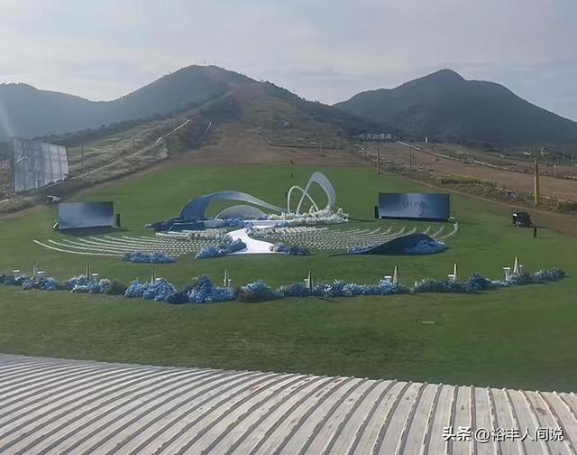 北京富二代大婚，央视主持人主持，朱时茂白雪现身，曝鲜花30万元