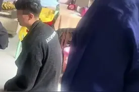 男孩看车被掐脖后续：司机登门致歉求原谅，父亲不和解 要其蹲监狱图片