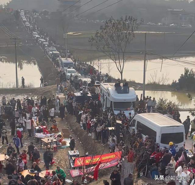 呆呆妹也没想到，杀猪宴收官才1天	， 一家人就走上了大衣哥的老路