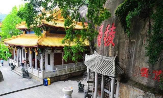 王力宏到厦门虎溪禅寺，探访曾祖父许凤藻1932年题写的：心旷神怡