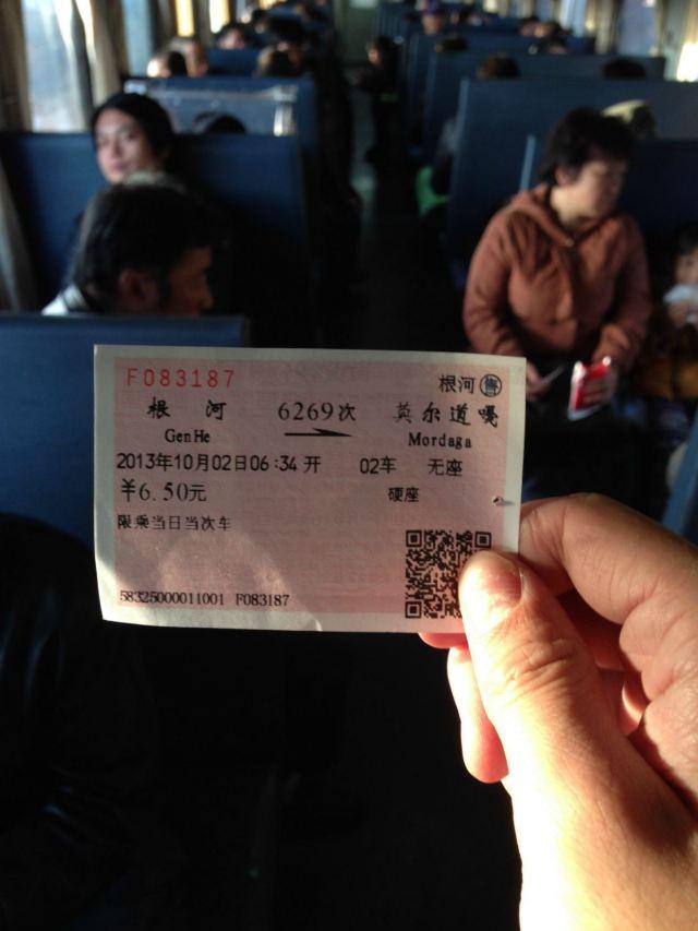 女子蛮横霸座后续，要打110抓乘警，被扣押后仍撒泼，警方出手！