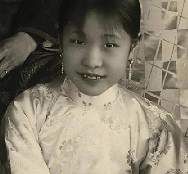 大清亡后，格格们都嫁给了谁？好几位大明星，其实都是皇室后裔