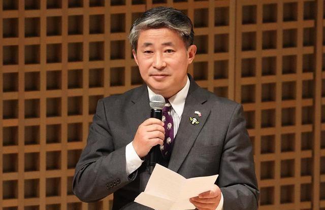 中国首次提“侵略”2字，高市早苗甩出妙计	，把日本的帮手全找来