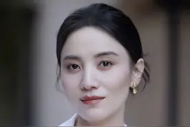 她选择相信爱情，与5婚导演同居5年未果，如今怎么样了？图片
