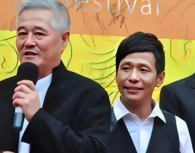 牡丹花下死，做鬼也风流！如今，谁也劝不了“抛妻娶粉”的宋小宝