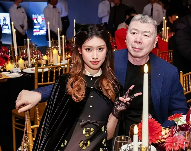 演都不演了！徐帆回应离婚后	，冯小刚和养女双双撕下她的“体面”