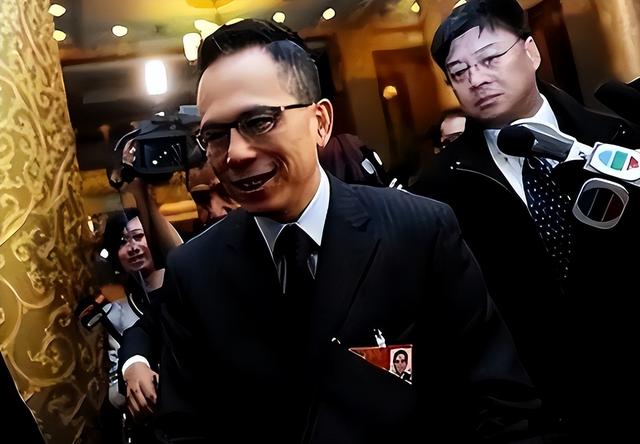 身价千亿有什么用？李嘉诚两儿子的现状，给所有父母都提了个醒