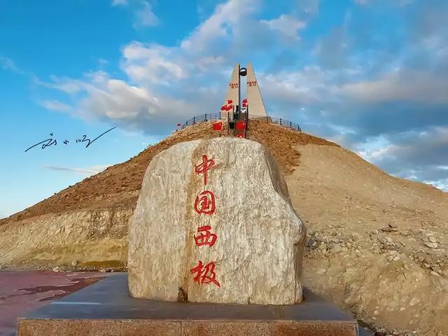 国庆草原游火到非洲！00后带火深度体验，草原“策马送外卖”！