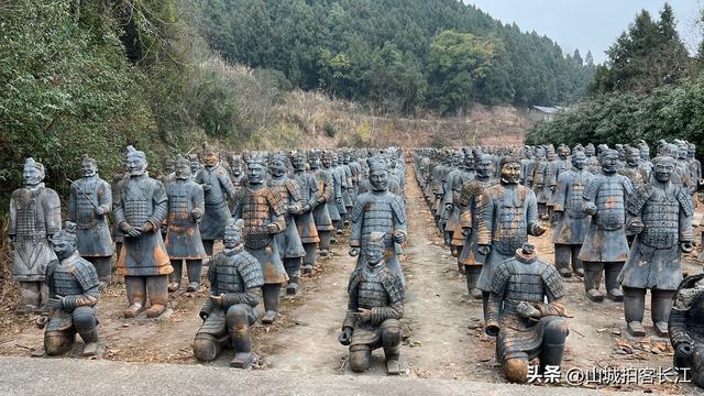 四川神秘景区，砸下31亿复刻“兵马俑”，为何杂草丛生无人问津？
