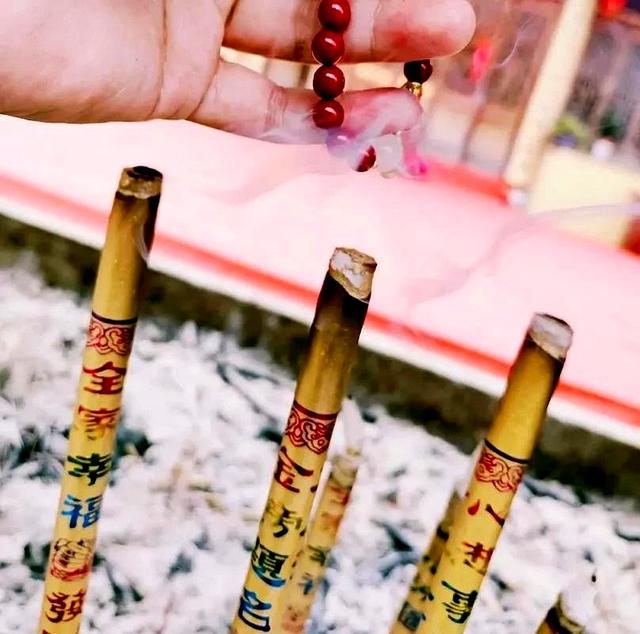 刚查了下什么是开光，不查不知道，一查才明白，原来，高净密断女
