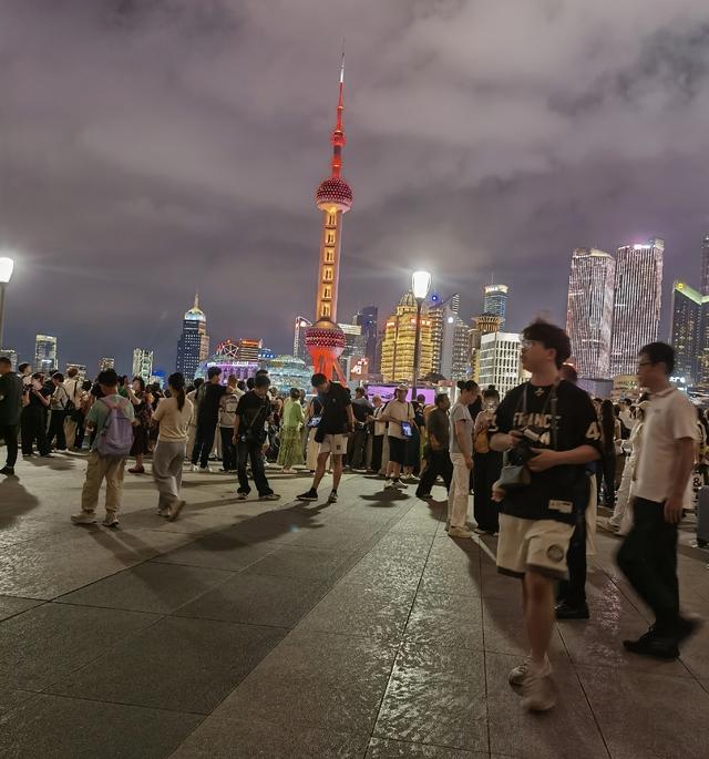 2025年10月，国庆中秋，连在一起的长假