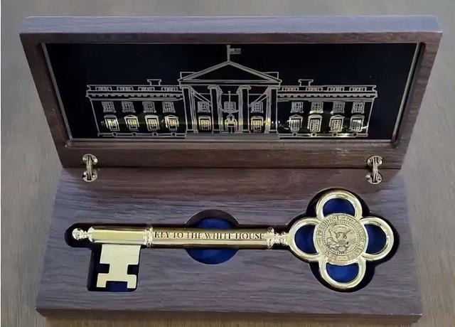 高市等到强援，李在明下总统令，对中国船只下手，要在苏岩礁硬刚