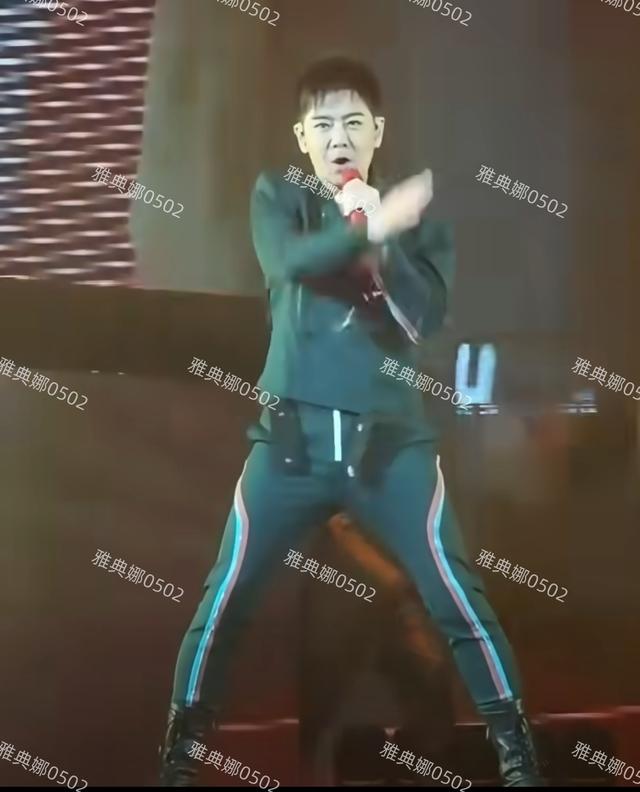 林志颖现身杜德伟演唱会本想秀一波友情，结果林志颖裤子上了热搜