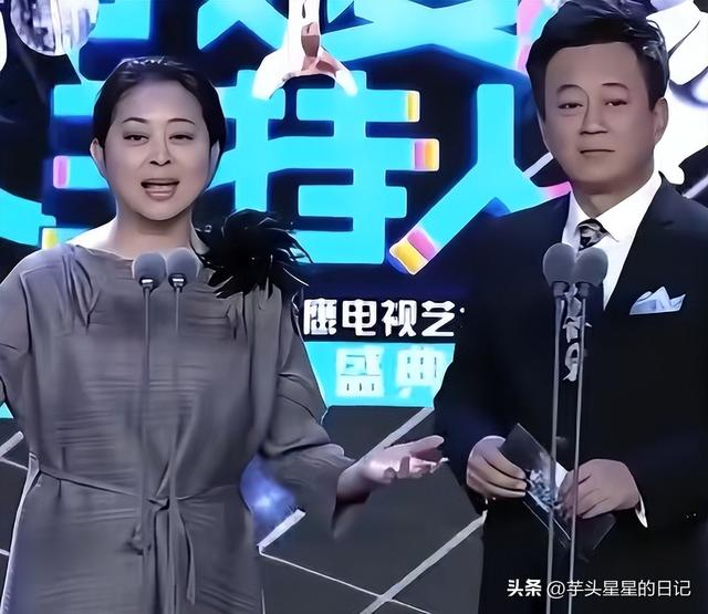 66岁倪萍现身长沙，脸部僵硬凹凸不平，眼睛浮肿严重，老到认不出