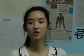 王玉雯演高中生，穿半透紧身上衣遭网友吐槽现实中哪有高中这样穿 ​​​图片
