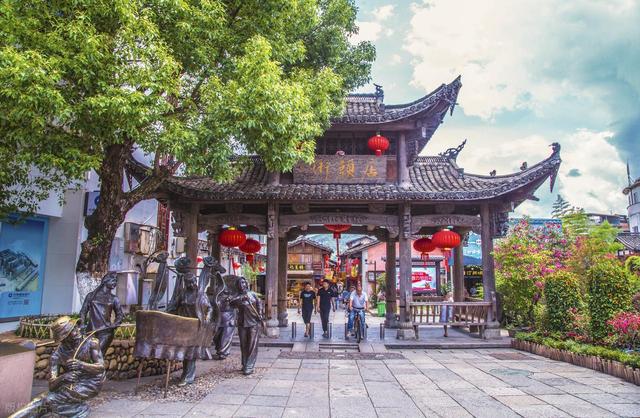 大量日本游客涌入北京，打着旅游幌子不去旅游不吃美食，来干嘛？