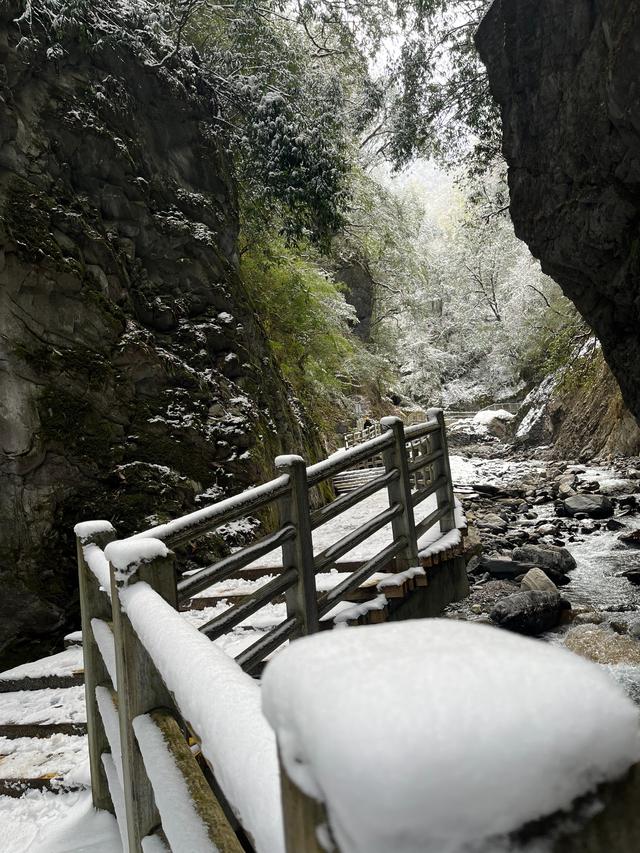 四川绵阳奇观——平武虎牙冰瀑