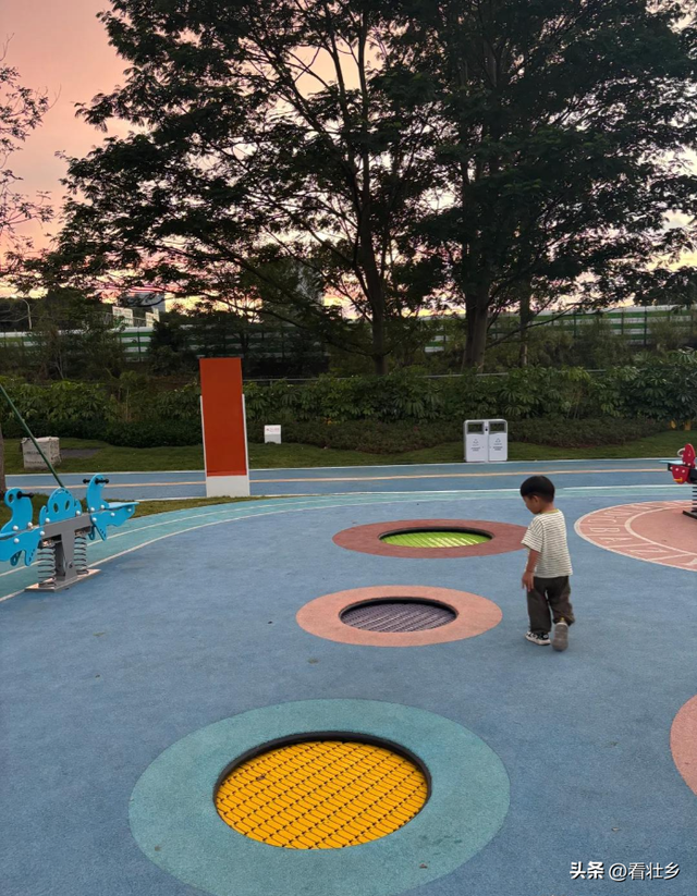 广州又一公园火了！大型滑梯+空中栈道，新晋遛娃圣地还免费