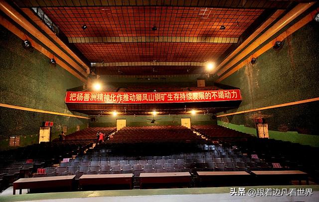 云南易门绿汁镇：凤凰花与旧时光的邂逅