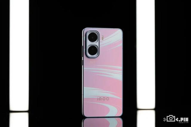 2599买骁龙8至尊版芯片，iQOO还在买芯片送手机