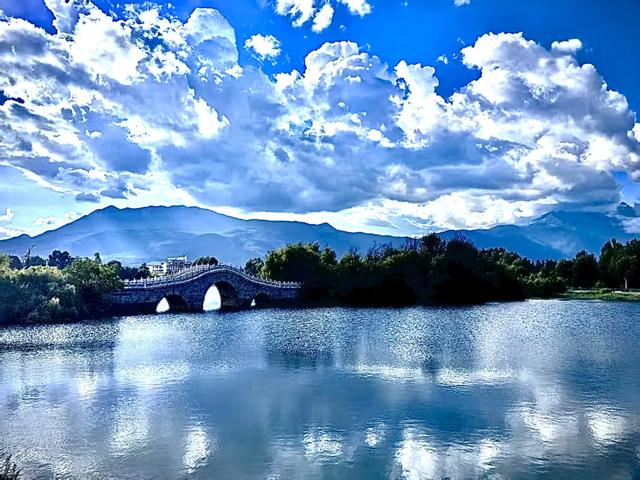 丽江清溪水库!不是景点,却藏着20℃的诗意秘境