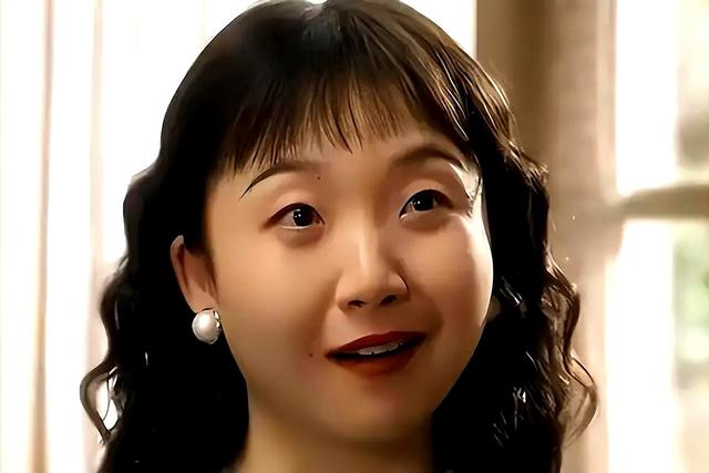 长相平平却资源不断，丑而不自知的4位戏混子女演员，谁给的自信