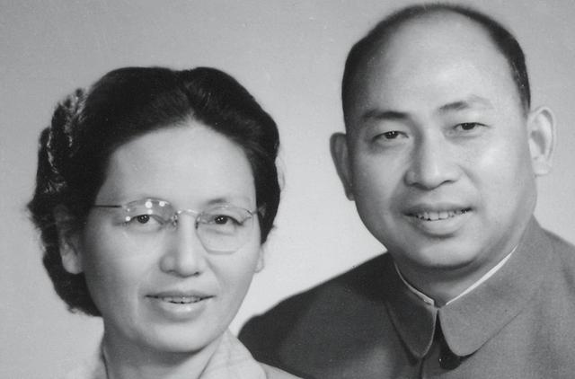 1970年，李天佑上将因病去世，夫人杜启远说：他连去世都比别人早