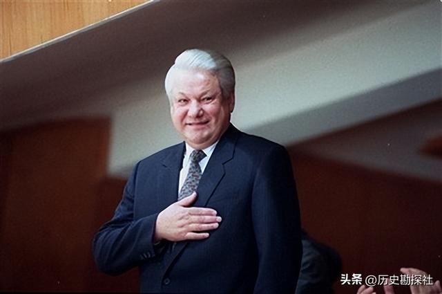 2007年，叶利钦病逝后的遗容，他双眼紧闭，神态安详，宛如沉睡