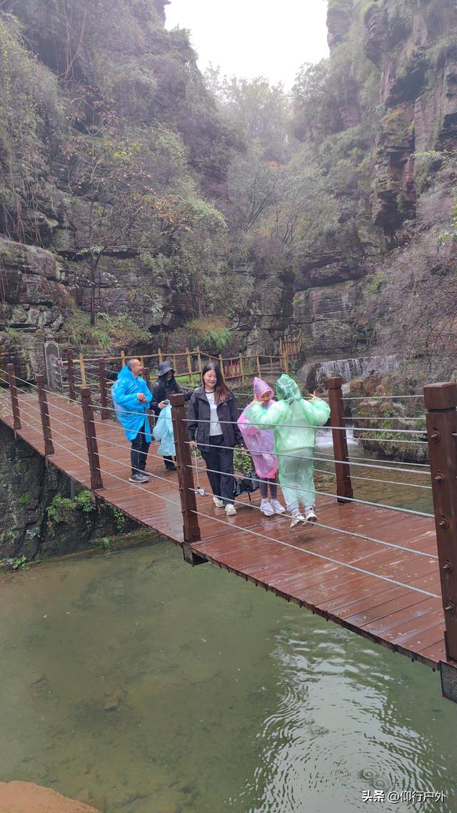 南太行D5万仙山景区郭亮村挂壁公路