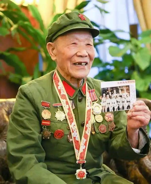 赖清德下最后通牒，不允许任何人出席93阅兵，大陆用4字预言结局