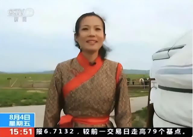 九三阅兵的解说原来是她！沉稳大气端庄漂亮，如今47岁仍未婚单身