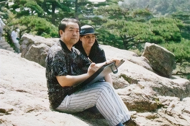 和朋友妻子偷情10年，北京庄园让给继子，难怪范曾亲女儿撕破脸