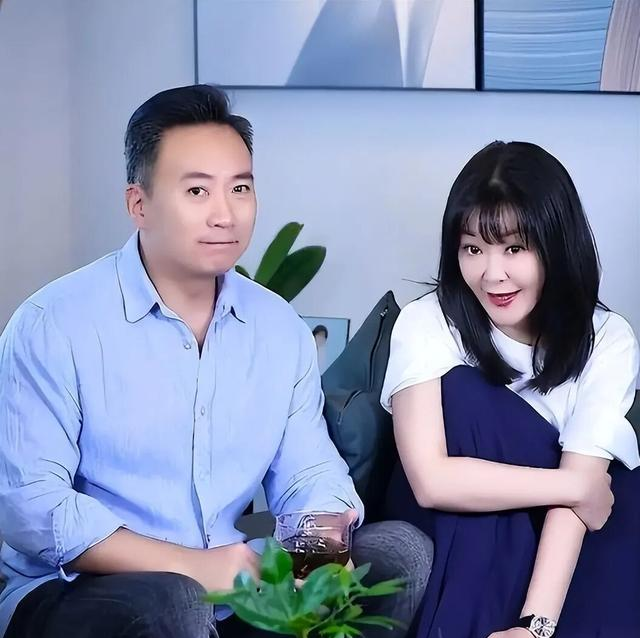 王小骞分享矮小症女儿近况，11岁早早经过2年治疗，身高已长到150