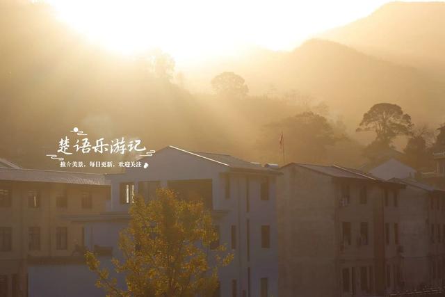 浙江宁波的桃源秘境，古枫香扼守村口成迎客盛景，玻璃栈道更好玩