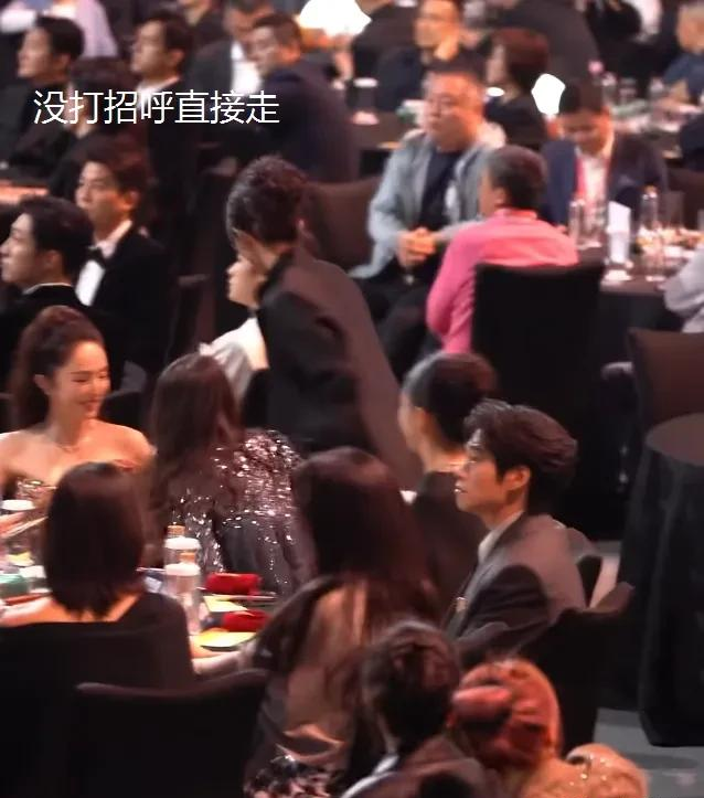 杨幂三次活动碰到魏大勋，每次都偷瞄男方，她为何会显得意难平？