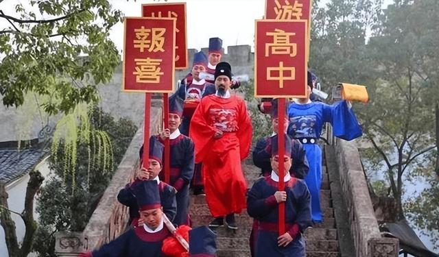 古代上京的考生盘缠丰厚，为何土匪不抢？土匪：你不看腰上绑的啥