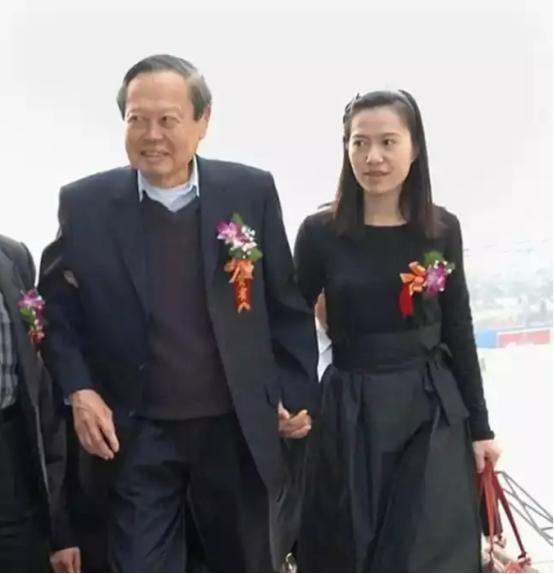 站在比世俗更高维度看翁帆，才知：被可怜的她，才是真正人生赢家
