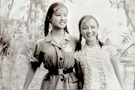 刘晓庆18岁当知青时的照片曝光，美翻全场！难怪她敢一辈子演少女图片