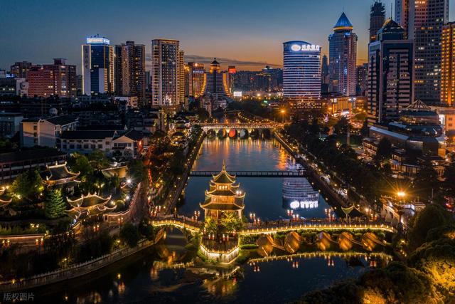 成都出发，超适合穷游的7大城市！