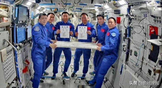 滞留太空的神舟二十号航天员，竟在舱内做出金黄酥脆的鸡翅！背后惊喜远超想象