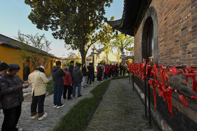 秋爽登文峰 塔下聚宾朋