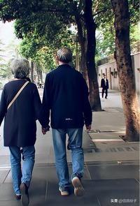 世上最动人的从来不是“我爱你”，而是“我愿意一直陪着你”