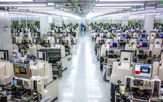 自断后路！央企采用国产芯片，美：你不进口，我们的芯片卖给谁？