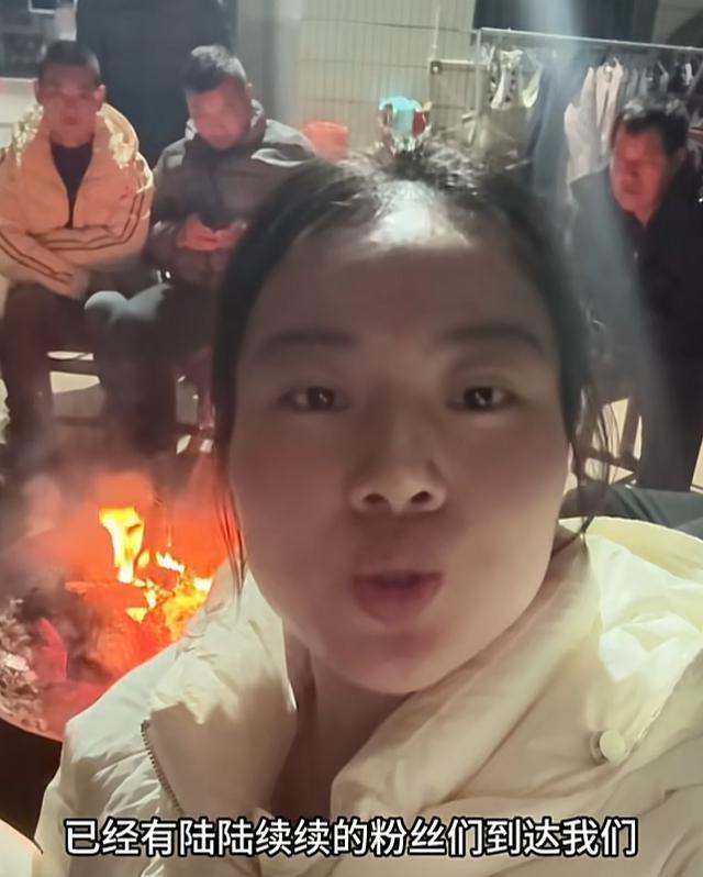 湖南刨猪宴续：灿灿一句话遭全网痛批，真实目的被质疑，网友群嘲