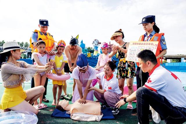 人生第一次骨折，发生在水上乐园
