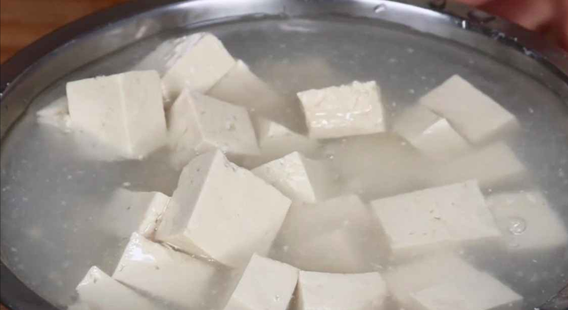 这才是豆腐最正确的做法，开胃下饭又解馋	，比吃红烧肉还过瘾
