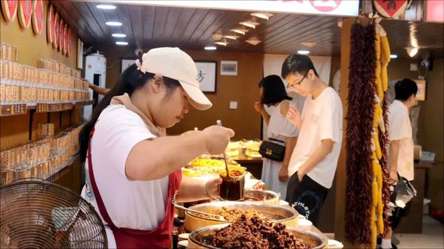 游长汀古城 品客家美食