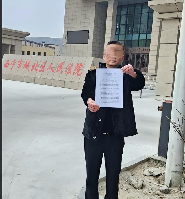 “母亲派出所里遭民警责骂，男子插话后被拖进女厕群殴	”后续：涉案民警终获刑